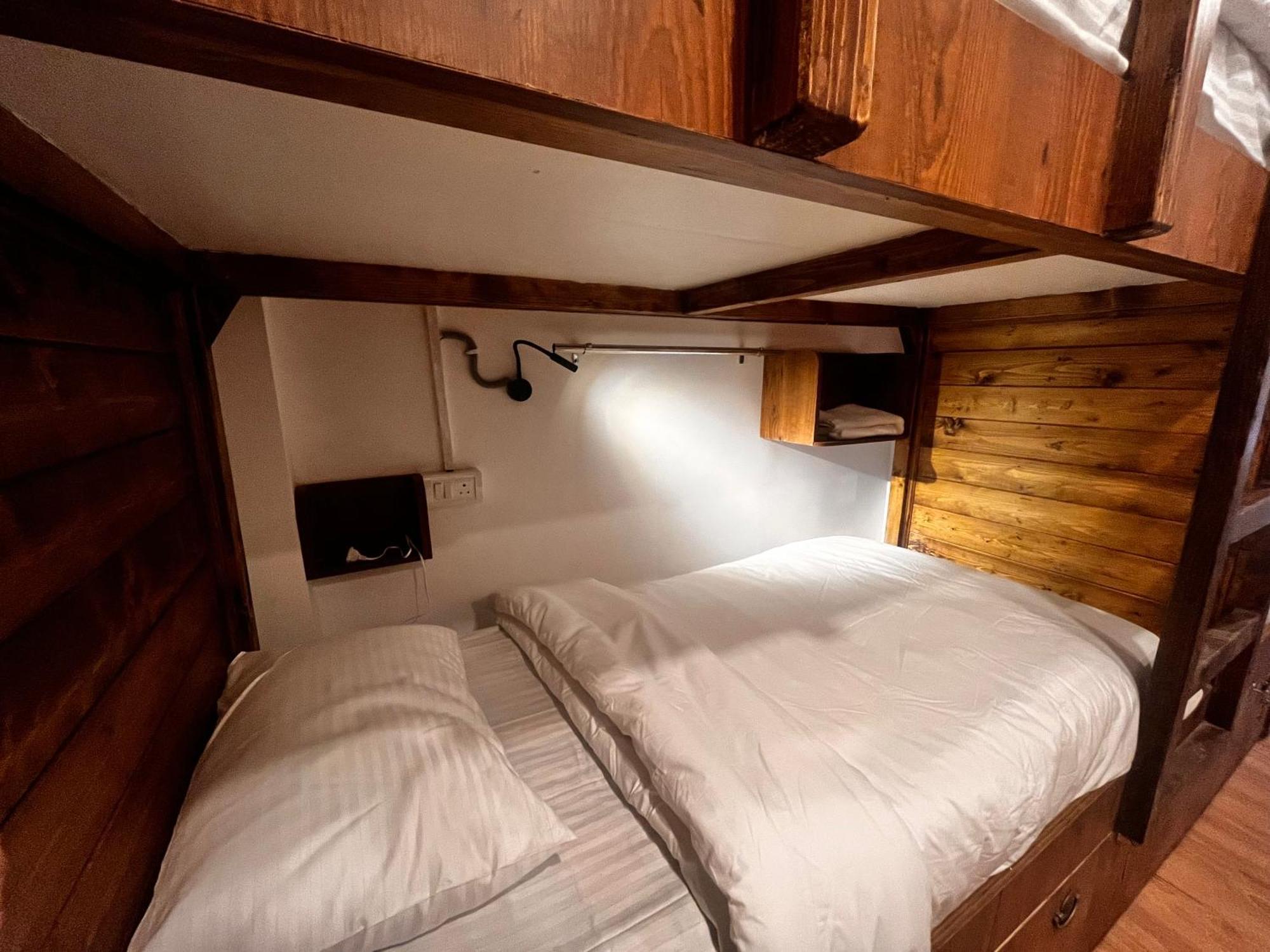 Tourist Hotel 10 Minutes Walking Distance From The Mall — Photos 2