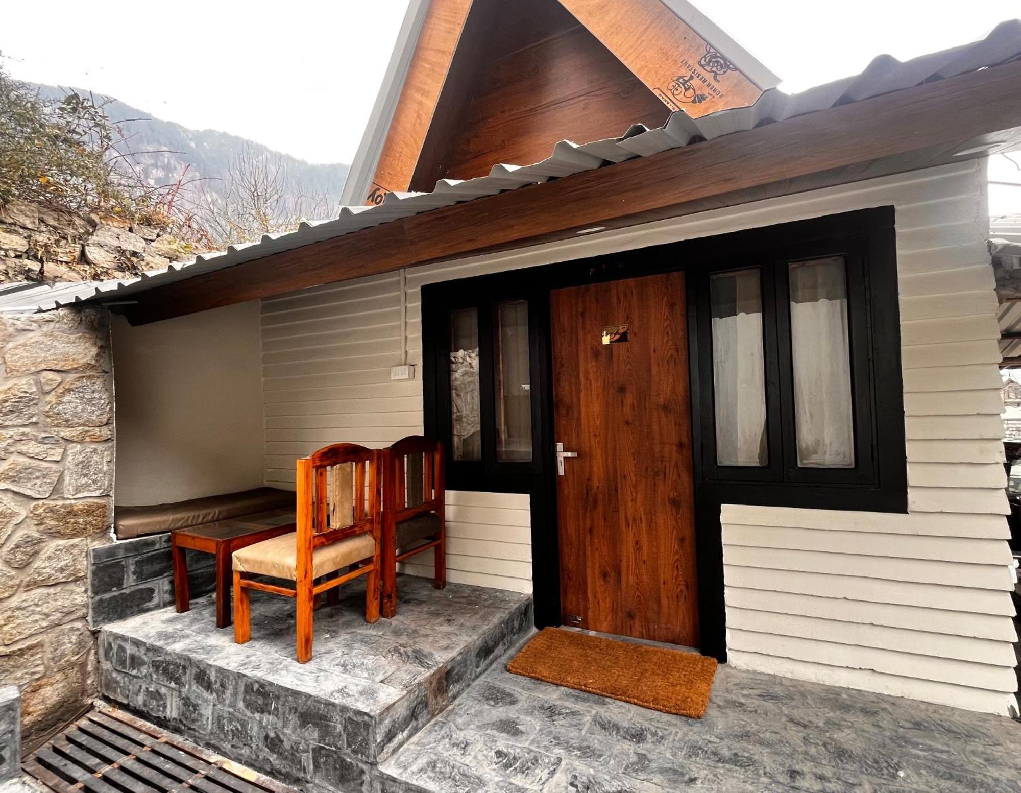 Tourist Hotel 10 Minutes Walking Distance From The Mall, Manali