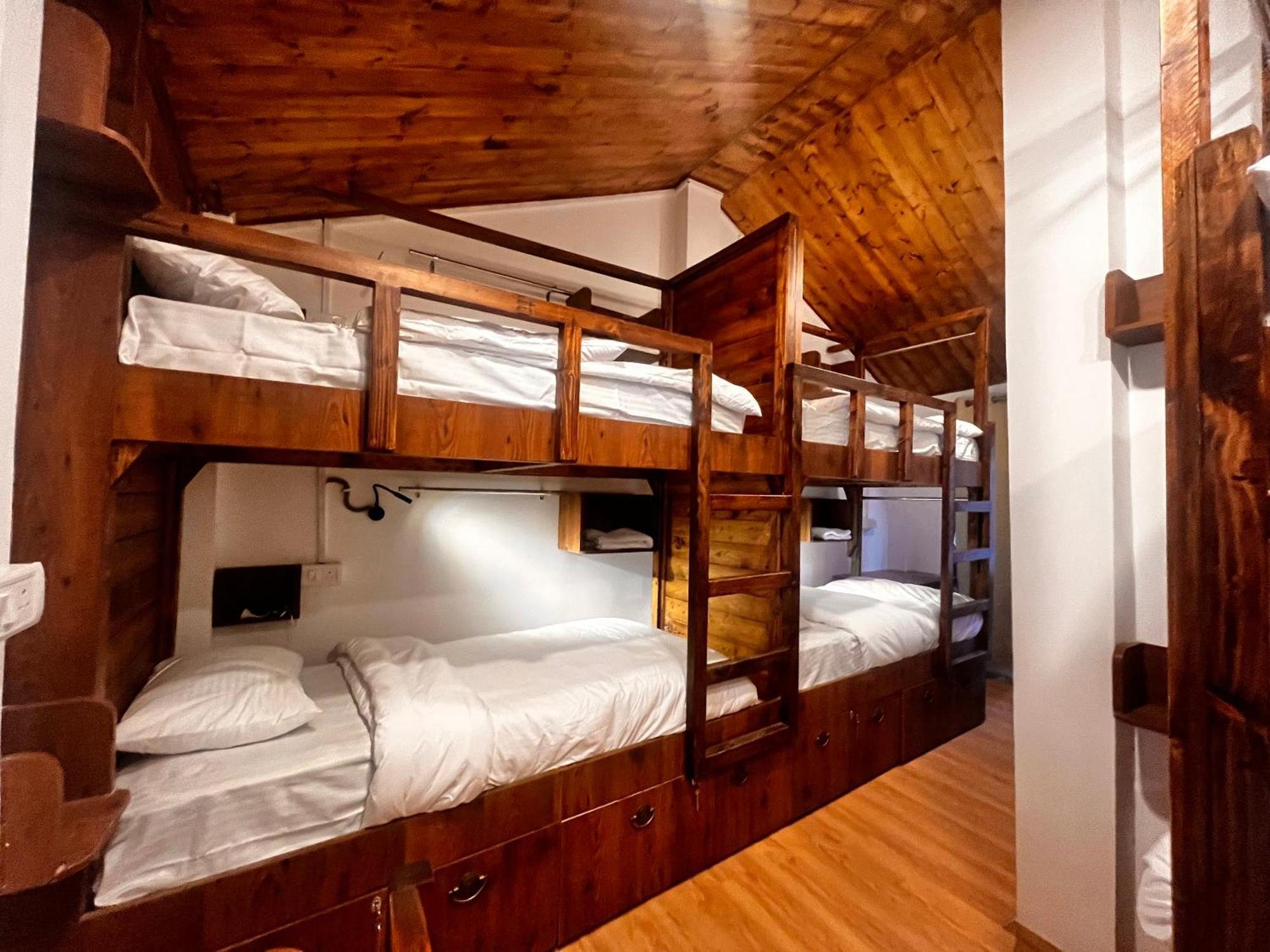 Tourist Hotel 10 Minutes Walking Distance From The Mall — Photos 3
