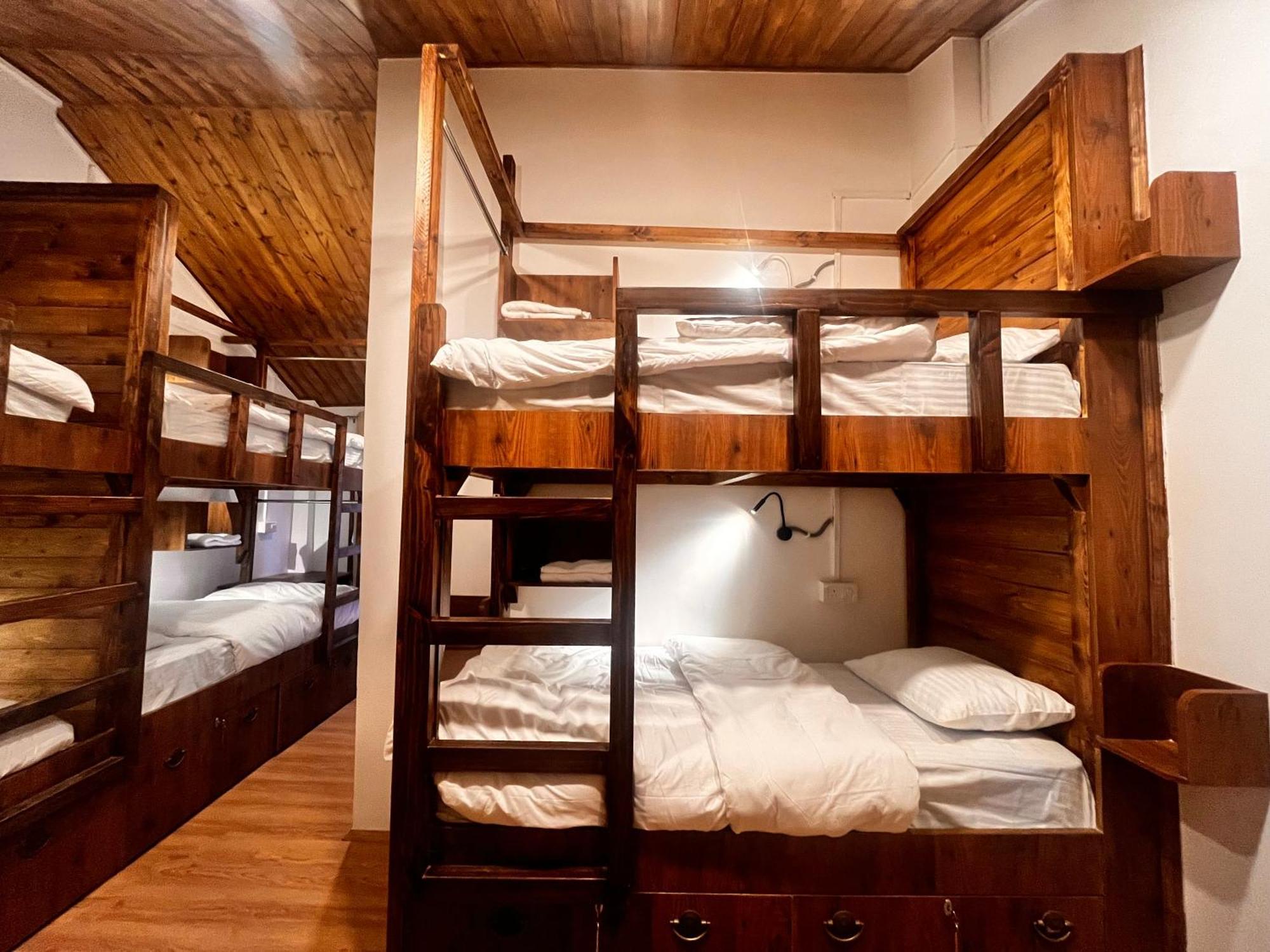 Tourist Hotel 10 Minutes Walking Distance From The Mall — Photos 1